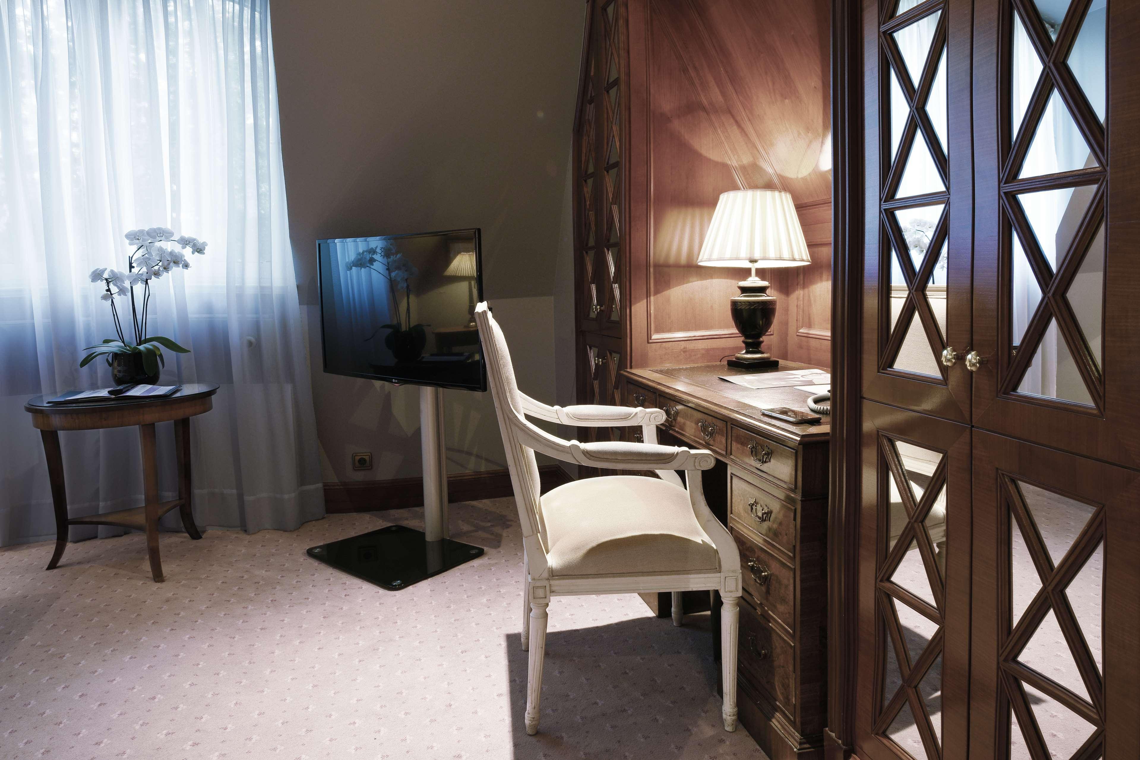 Schlosshotel Berlin Exterior foto A room at the hotel