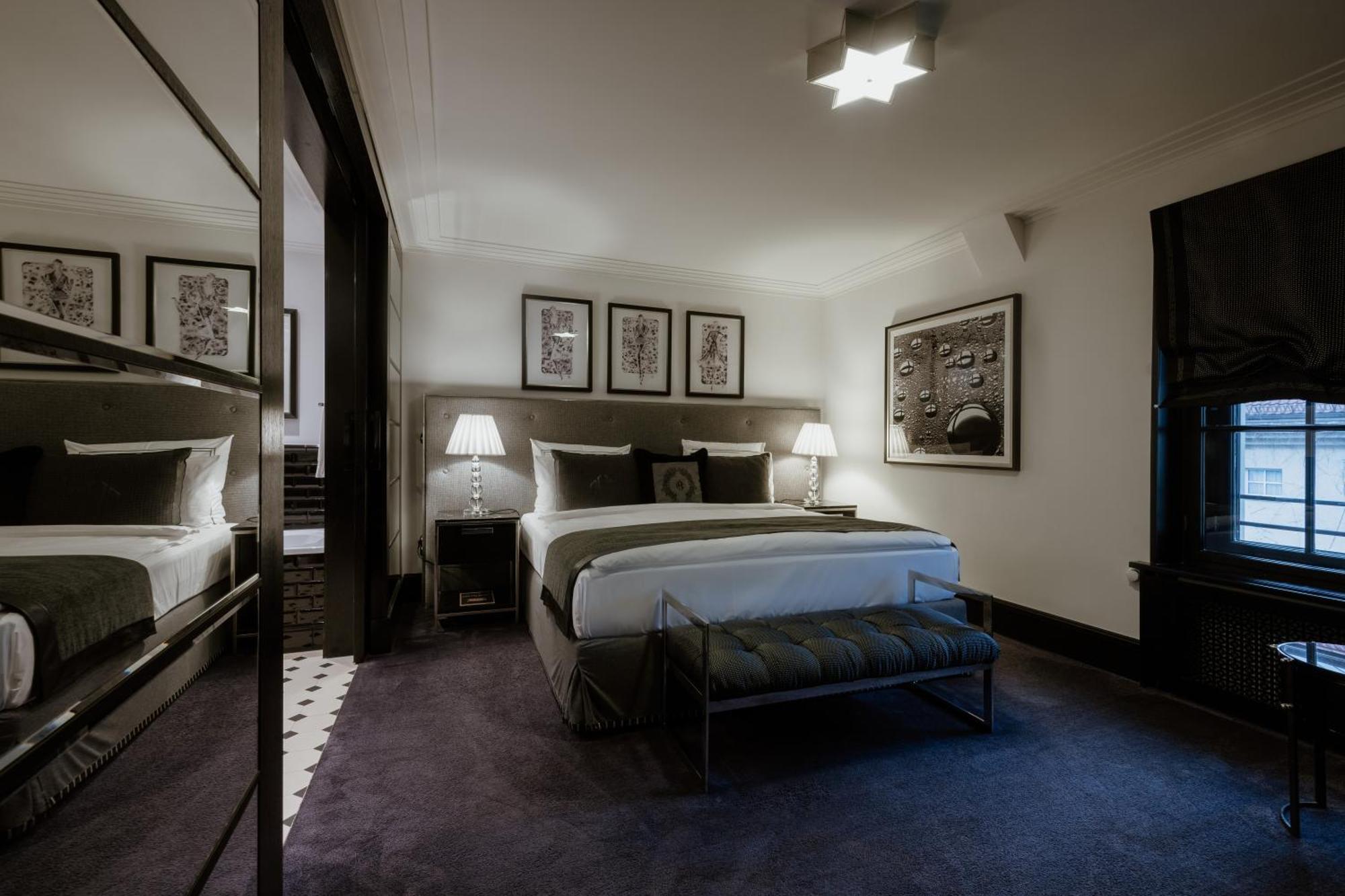 Schlosshotel Berlin Exterior foto A bedroom at the hotel