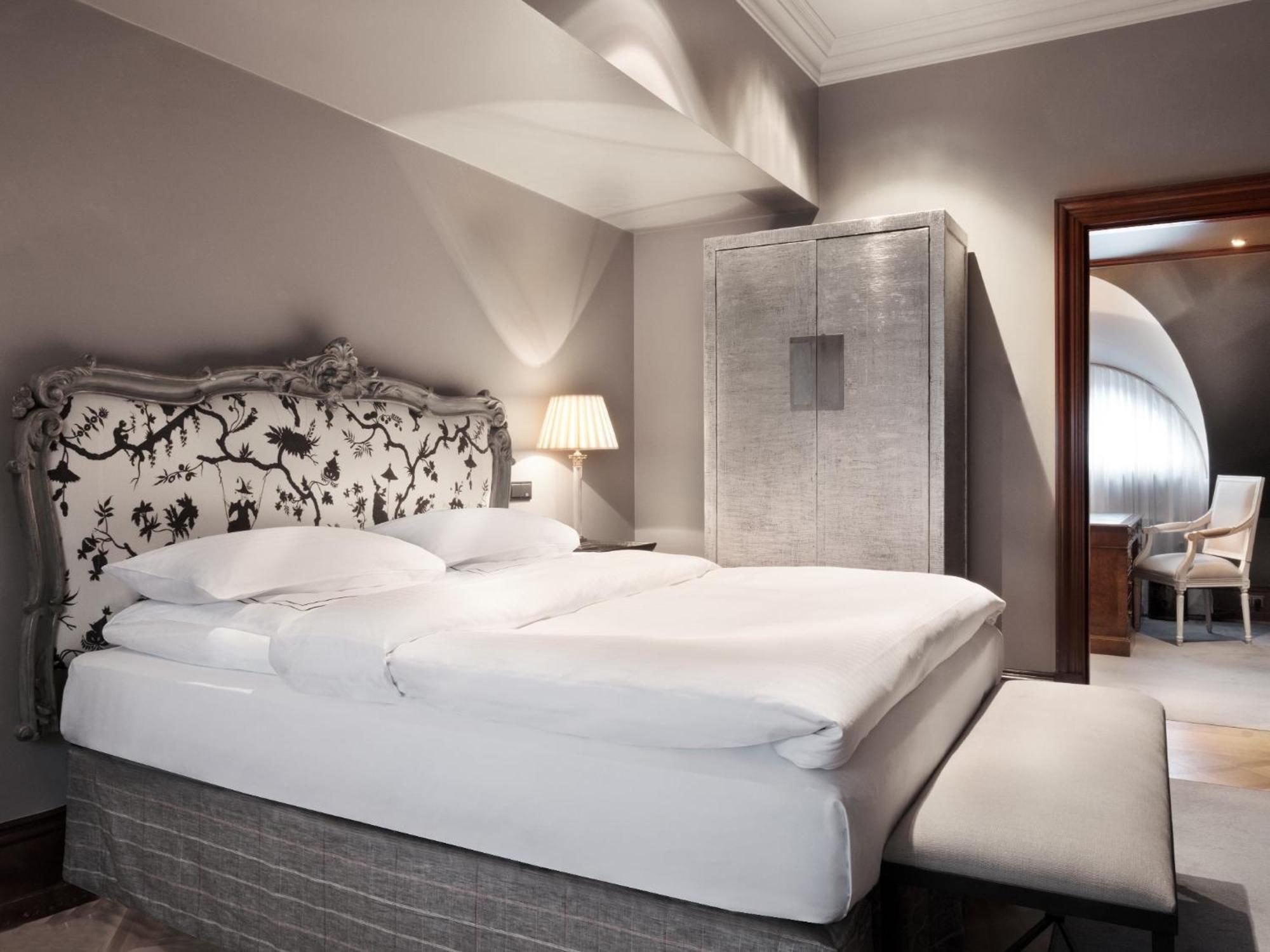 Schlosshotel Berlin Cameră foto A room at the Mandarin Oriental